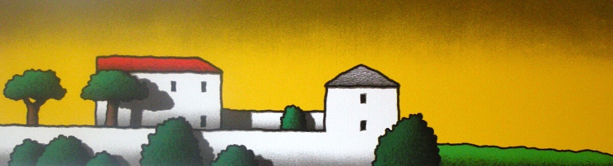Casa con tetto rosso e corte