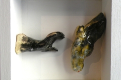 SENSI ARTE, Memorabilia: mano e cavallo,ceramica raku, cm 20 x 20 x 5